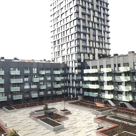 Garden Towers 3 *